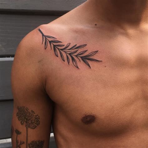 tatuajes para la clavcula hombre|Mejores tatuajes en la clavícula para。